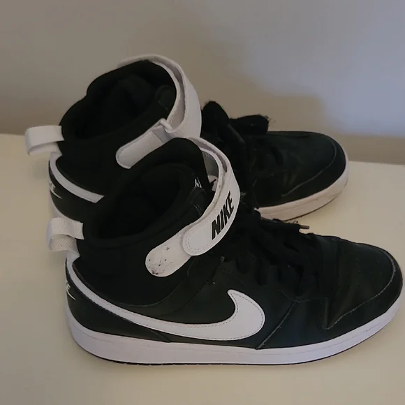 Nike Black and White High-Top Shoes - Picture 5 of 6